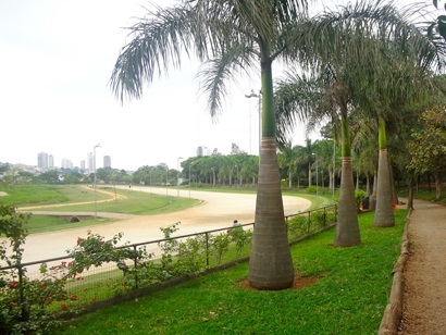 O Parque do Trote fica encostado ao Parque Vila Guilherme na zona norte