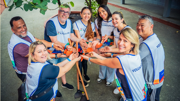 Foto de voluntários no Instituto Plano&Plano